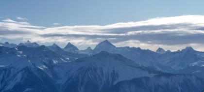 Arrival of a warm front over the Valais Alps.