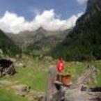 Vista dalla Capanna Soveltra verso il Tencia, la cui cima è in nuvola.