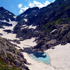 A sinistra, triangolare, la cima 2758 m.