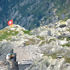 Costruzione tra i sassi della Foppa di Scai.