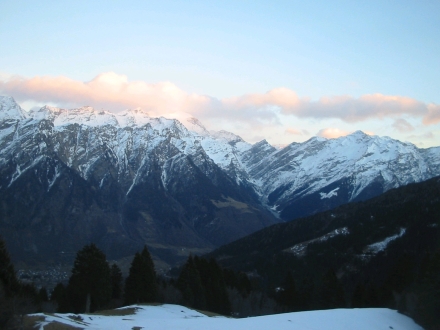 Vista sulla catena dell'Adula da Dötra.