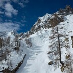 Attraversamento del canalone a quota 1850 m. Foto: Jean Heintz