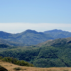 Vista verso sud: a sinistra il Dentone e al centro l'Alpe di Santa Maria a Gola di Lago.