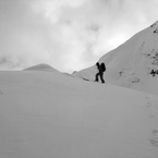 La neve soffiata non manca, meglio essere prudenti.