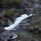 Fiumi ricchi di acqua dopo la pioggia e il disgelo.