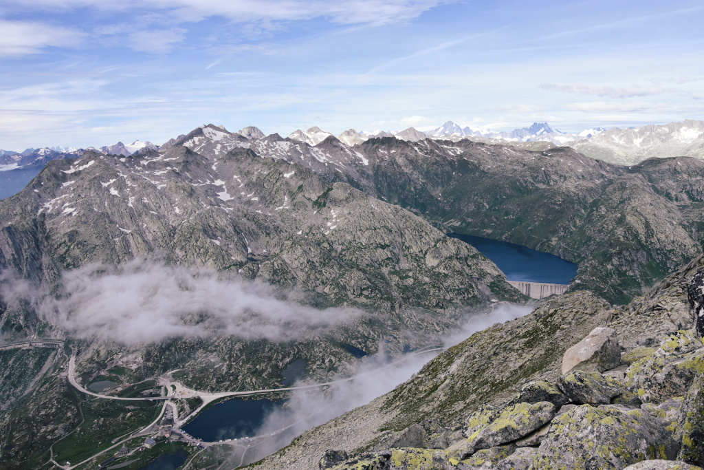 Vista sul Gottardo e il Lago di Lucendr