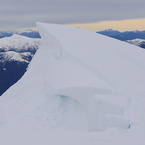 Cornicioni di neve soffiata.