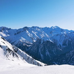 Vista sul Sosto e, sullo sfondo a destra, l'Adula.