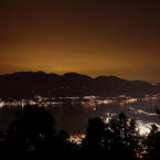 Scatto notturno da Cordonico, il cielo è coperto.