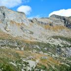 Alpe Spluga, sullo sfondo la cresta nord del Pizzo delle Pecore.