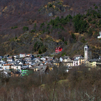 Il villaggio di Finero in cima alla valle, esposto a sud.