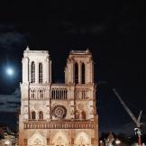 Notre Dame, di notte.